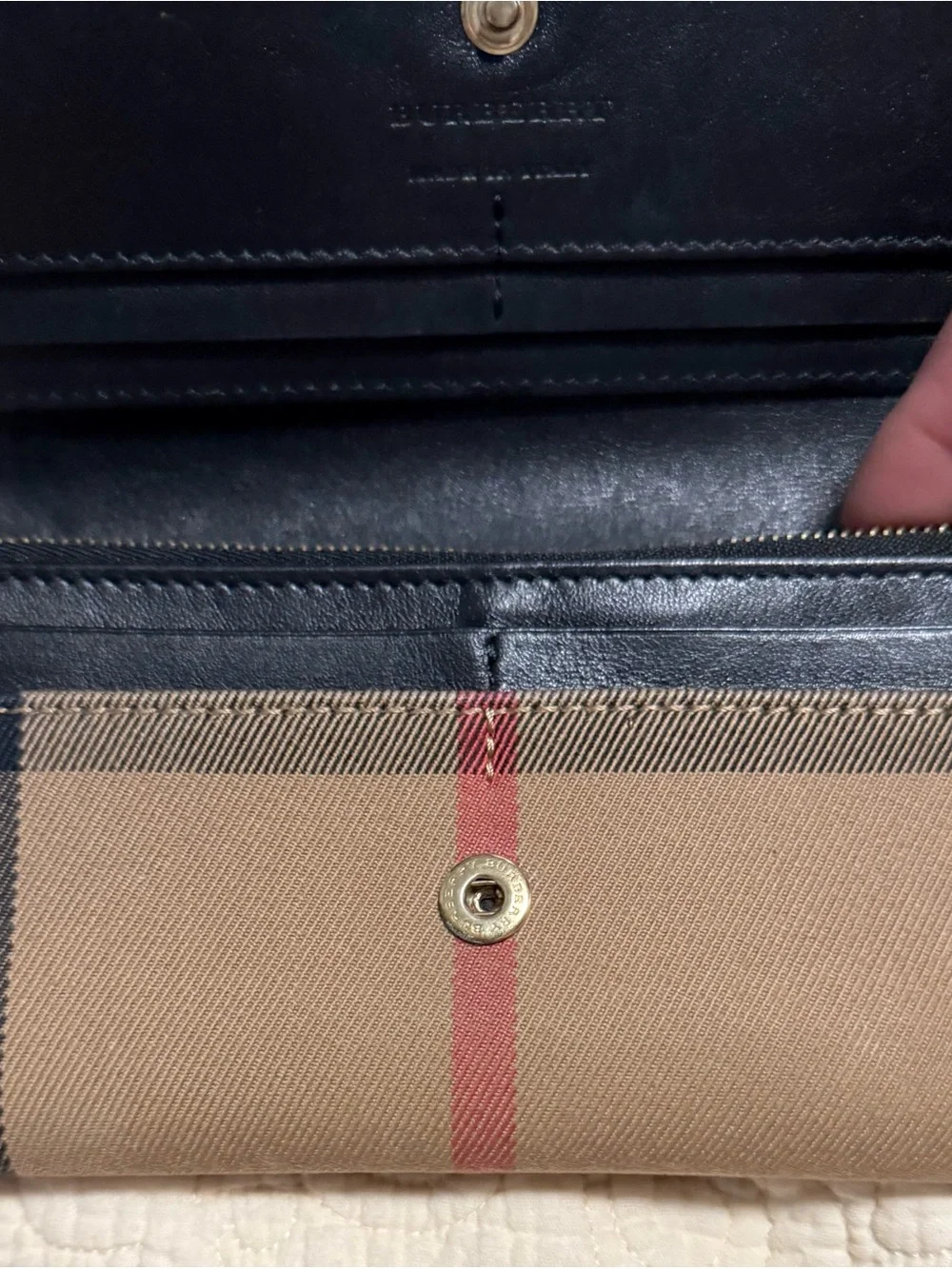 Burberry iconic Leather & Beige Check Wallet! Full inclusion with COA!!